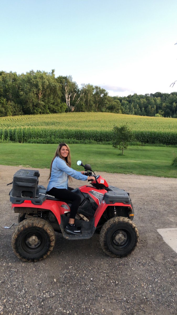 aliciaconnorXO's tweet image. pull up &amp;amp; show out #vrooooom