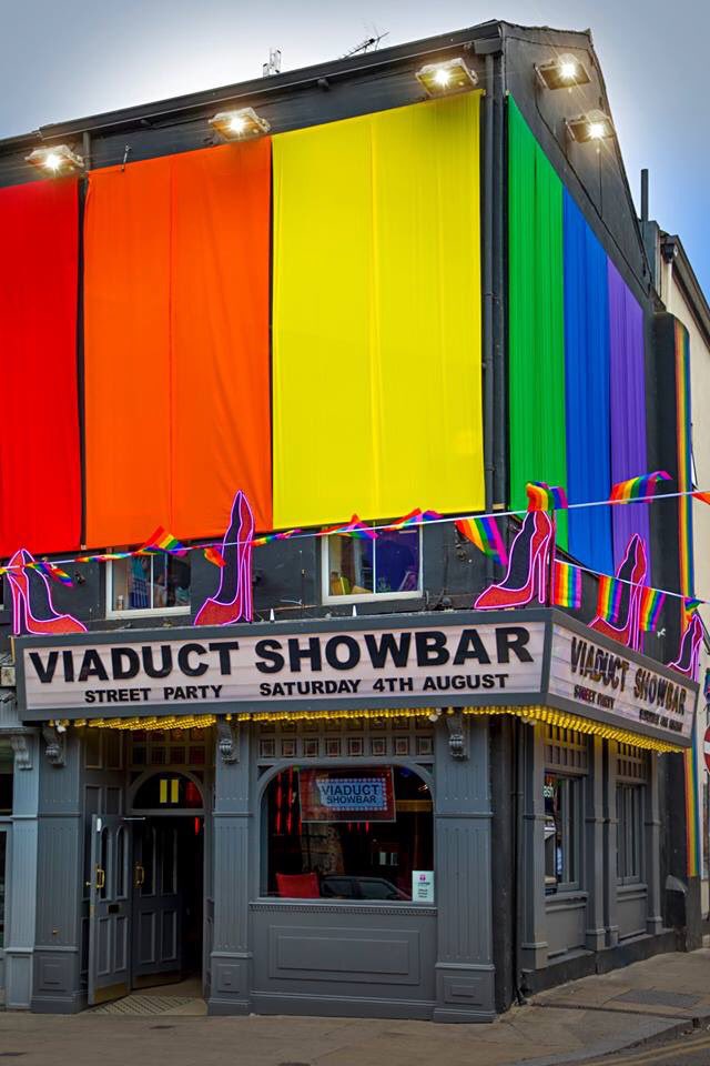 🏳️‍🌈The <a href="/ViaductShowBar/">VIADUCT SHOWBAR</a> , @QueensCrtLds and <a href="/BarFibreLeeds/">BAR FIBRE</a> along with the iconic <a href="/LSFreedomBridge/">Leeds Freedom Bridge</a> in <a href="/GayLeeds/">#gayleeds 🏳️‍🌈</a> looking good for <a href="/LeedsPride/">Leeds Pride</a> 2018! 😁👍 #LeedsFreedomBridge #gayleeds #Leeds #LGBT