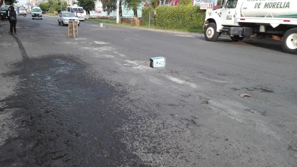 GochiLino's tweet photo. @AlfonsoMtz_Mx @MoreliaGob @exeni @MolineroVial Y si le ponemos al alcalde Independiente una catedral y dos plazas en la avenida Siervo de la Nación, le pondrá interés para tapar los 101 baches qué hay? #tequeremosponcho https://t.co/qmsGHDsFds
