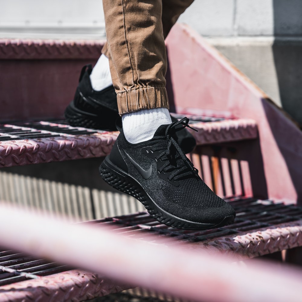 nike epic react 2 triple black