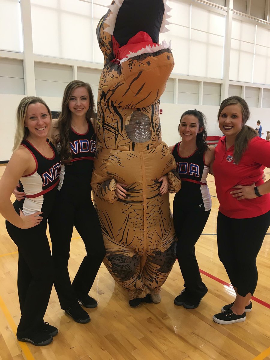 NDAKate's tweet image. Love when memories like these pop up on my timeline! Quick throwback to Louisville Elite last year where we had a dance party with a Dino 🦖 #NDACamp