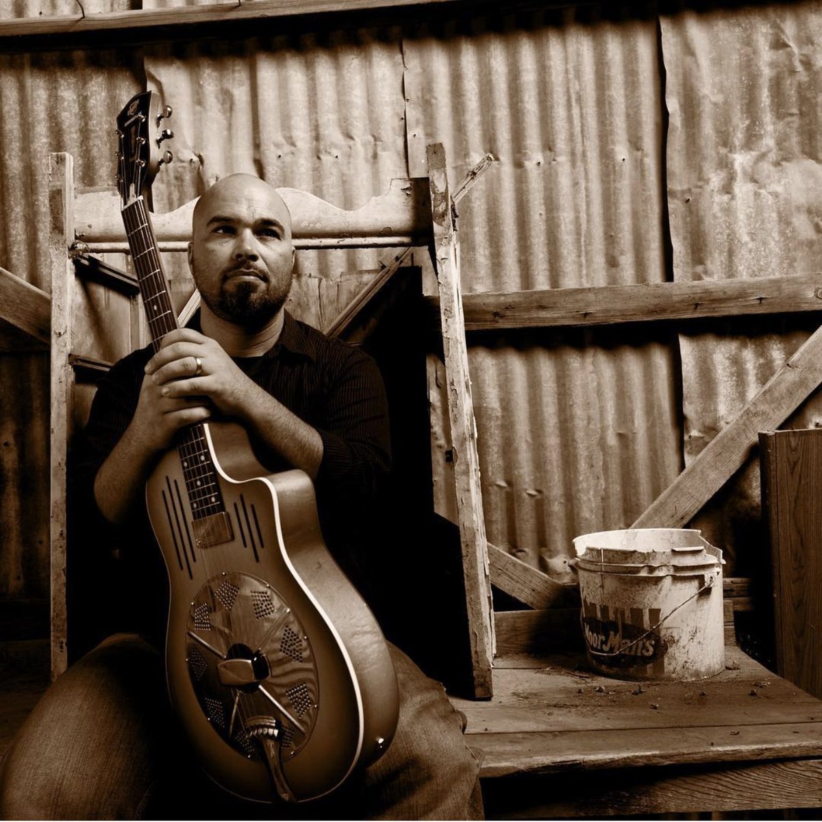Unwind tonight with a live performance. 🎶 

Blaine Long will be playing from 6pm-9pm tonight &amp; every Wednesday evening at Isabel's Amor. See you there. 🎸  

#BlaineLong #LiveMusic #TheVoice #IsabelsAmor #FamilyTradition #MexicanCuisine #Homestyle 📸: instagram.com/blainelongmusic