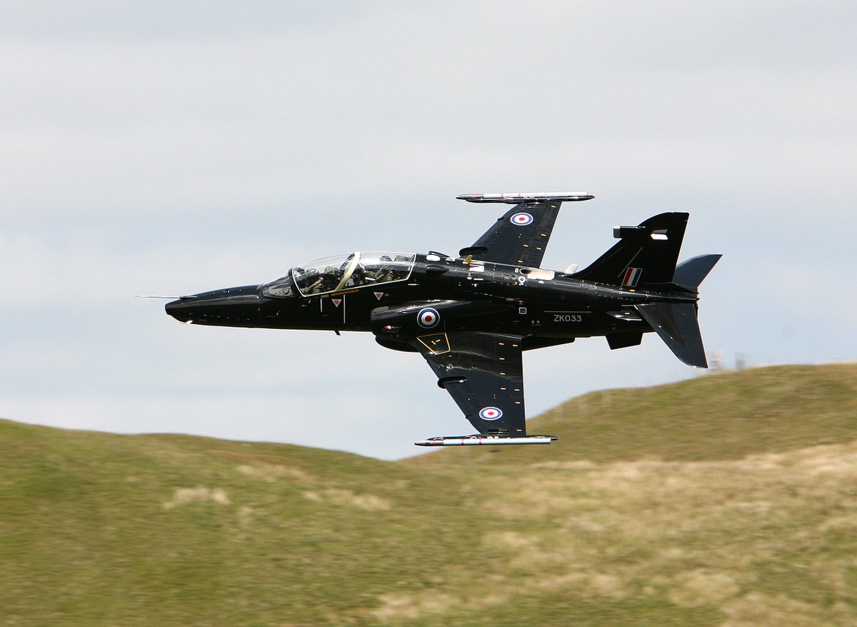 A second Hawk T2 squadron is to form at @RAFVALLEYMCO to provide Advanced Fast Jet Training of RAF and <a href="/RoyalNavy/">Royal Navy</a> pilots. Existing IV(AC) Sqn is to split into two with a reformed No.25 (F) Sqn and is expected to reform by the end of the year.

Read more: ow.ly/6aRf30ldQUy