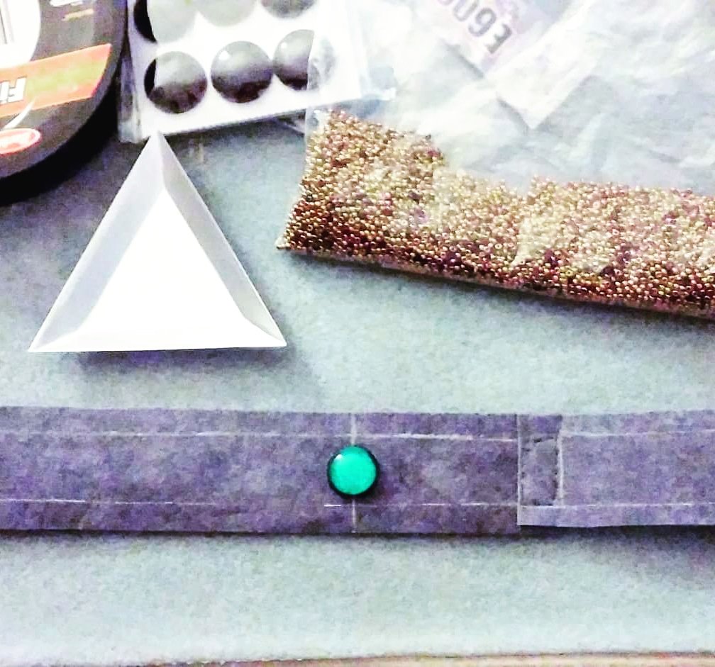 PeacockBeadShop's tweet photo. It's Day 5 of International Beading Week, and I feel accomplished to have managed to work on something for a little bit each day. What I'm working on now is a secret, but I want to see what's on your bead mat!
#InternationalBeadingWeek #beading #beads #BeadworkersGuild https://t.co/0BZBPMCRKs