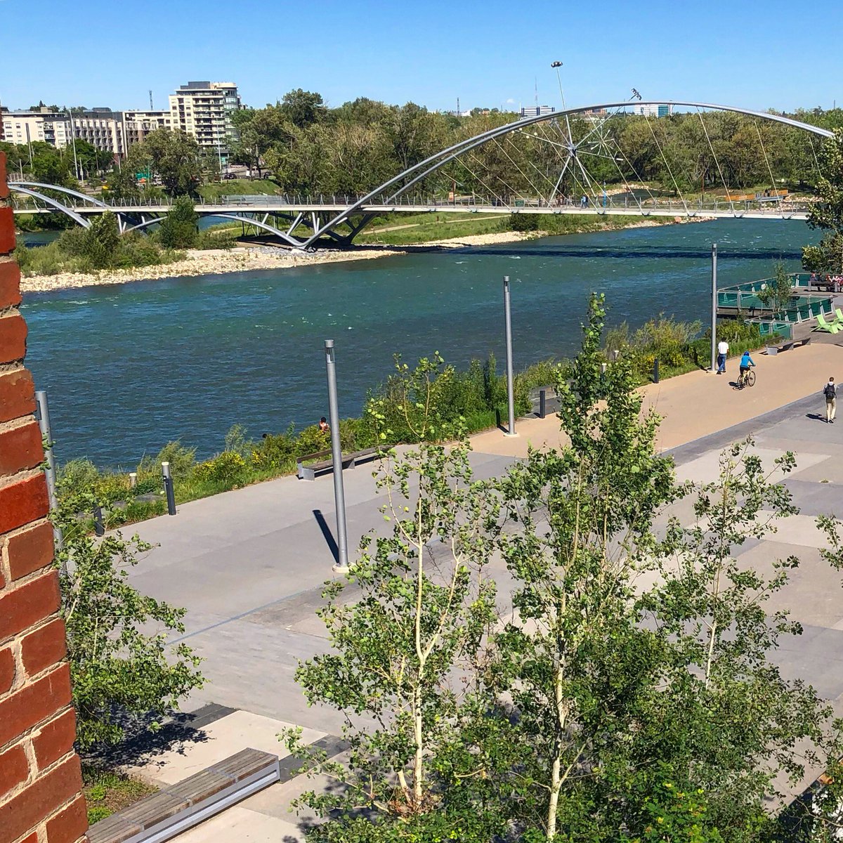 RTBSimmons's tweet photo. Can’t ever get enough of this view! Come join us for lunchtime views of the stunning Bow River, St. Patrick’s Island and some of the best people watching along the East Village Riverwalk...oh, and Tacos!! 🌮 🌮 🌮 🍹
#lunchinthevillage #rtbsimmons #eatloaclyyc #yycpatio #tacos https://t.co/h4Kk1Twnhz