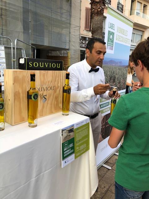 OfficedeSanary's tweet photo. INFO #carrédesvignerons à Sanary ! Ne manquez pas les rendez-vous des 1er, 6 et 8 août sur le parvis de la mairie
Au menu ➡️Dégustation et préparez votre visite dans les domaines 😉#vignoblesetdecouvertes https://t.co/XZ5WRBGTh9