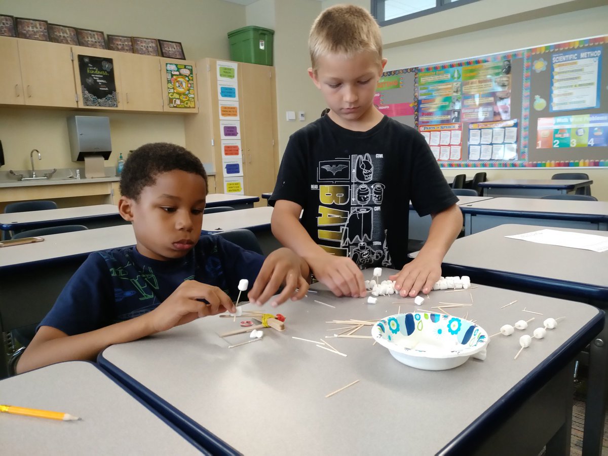 ChallengeMeMrsT's tweet photo. How much weight can our marshmallow bridges hold? Binghamton City School District campers investigate bridge structure. #ImaginationAdventure #BPatriotProud #EdibleEngineering #CrazyConcoctions https://t.co/lard6gwIlr