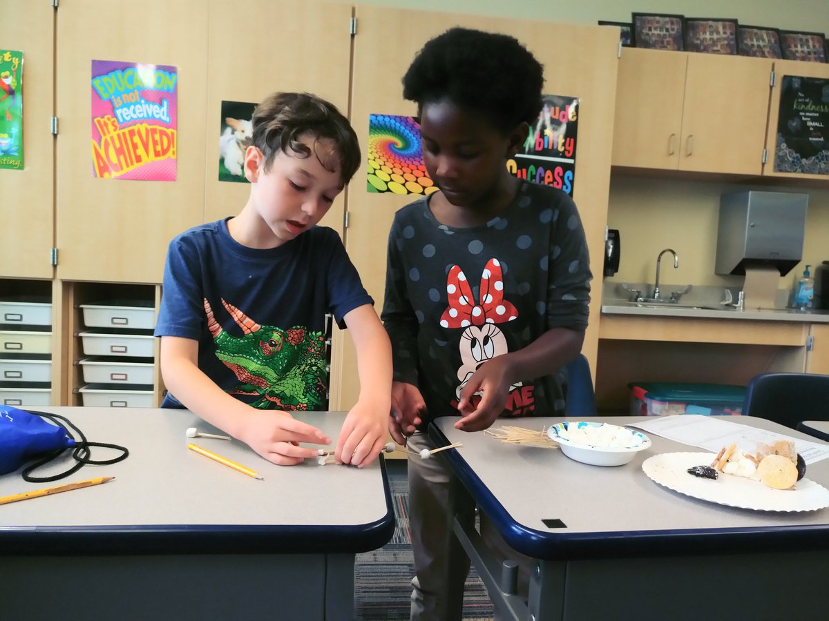 ChallengeMeMrsT's tweet photo. How much weight can our marshmallow bridges hold? Binghamton City School District campers investigate bridge structure. #ImaginationAdventure #BPatriotProud #EdibleEngineering #CrazyConcoctions https://t.co/lard6gwIlr