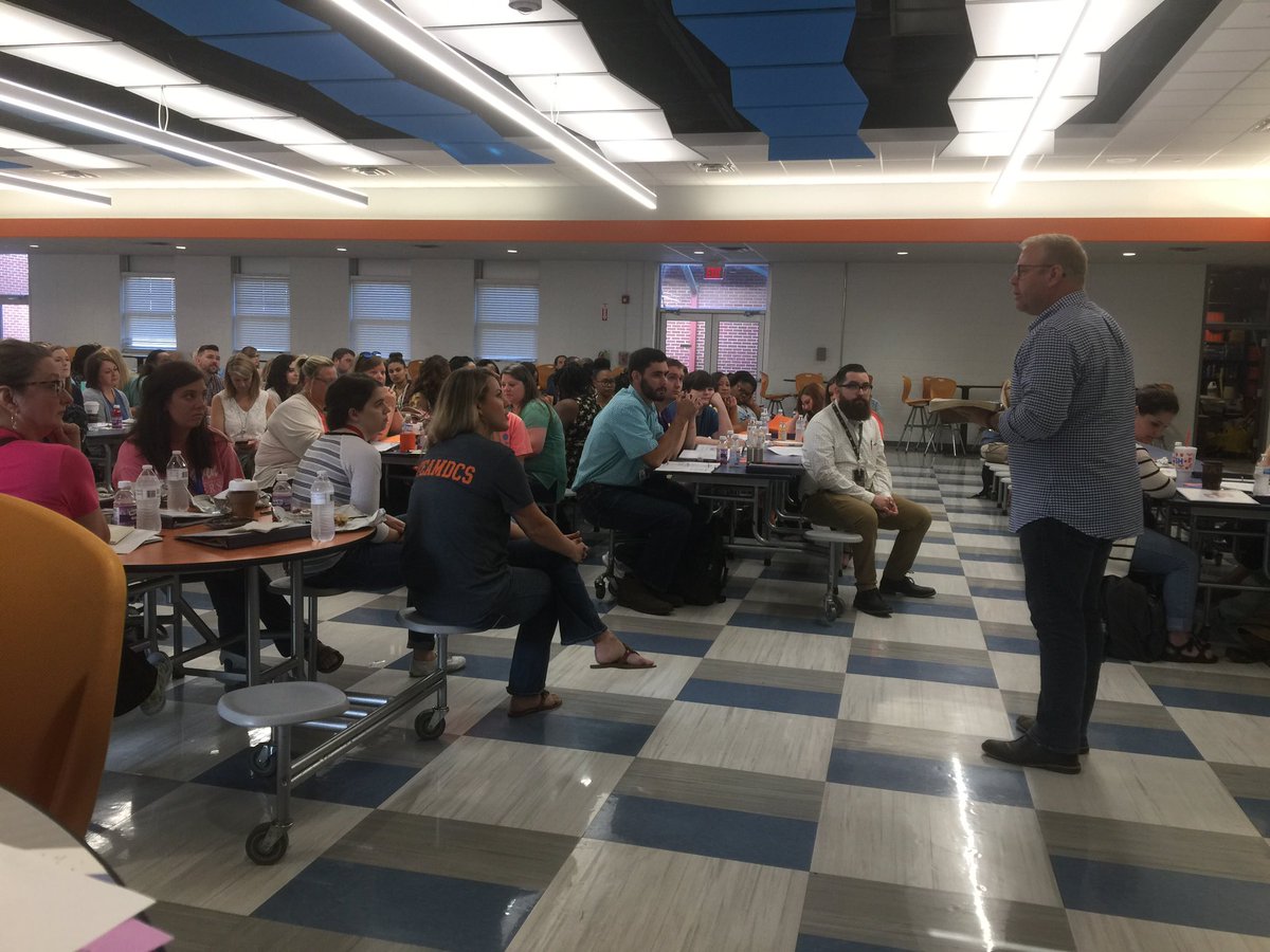 SouthavenMiddle's tweet photo. Teachers are back and enjoying their first day! #BelievetheBest #TeamDCS https://t.co/zIoIrlVxQS