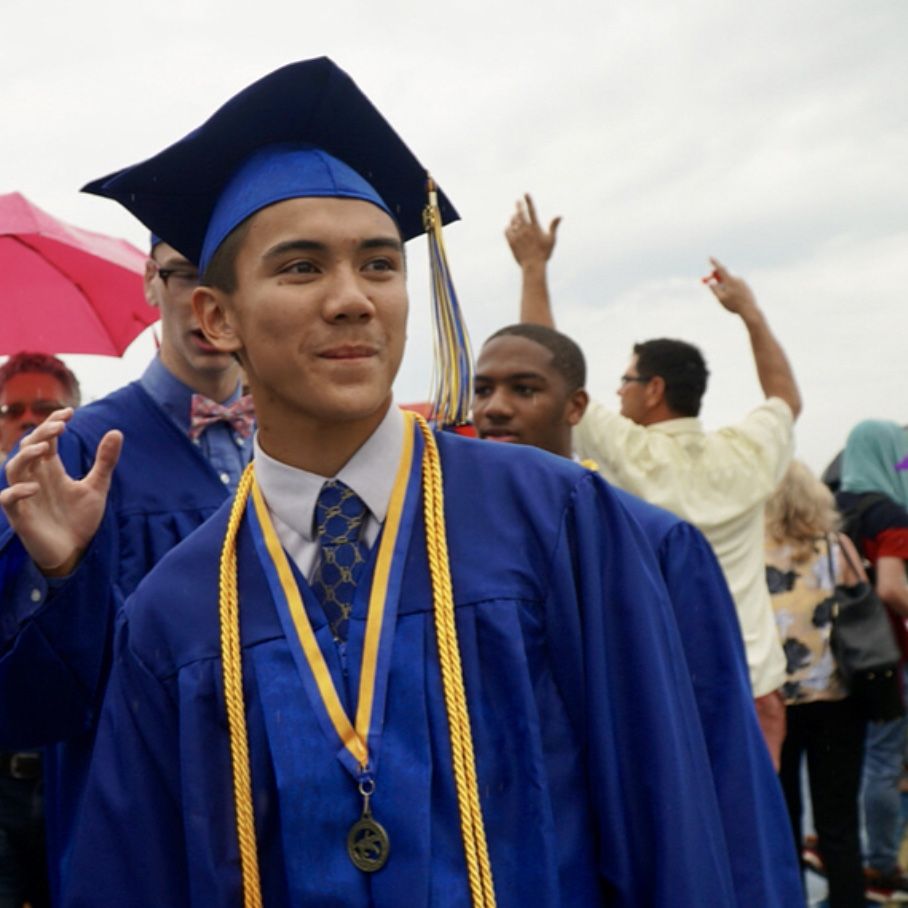 DelOneFCU's tweet photo. Caesar Rodney High School student teller, Lorenzo, is getting ready to head off to University of Delaware to study accounting. Until then, he is now working at one of our Del-One branches as a full-fledged teller! #delone #delonefamily #caesarrodney #CRhighschool https://t.co/Ve6XLX0LKC