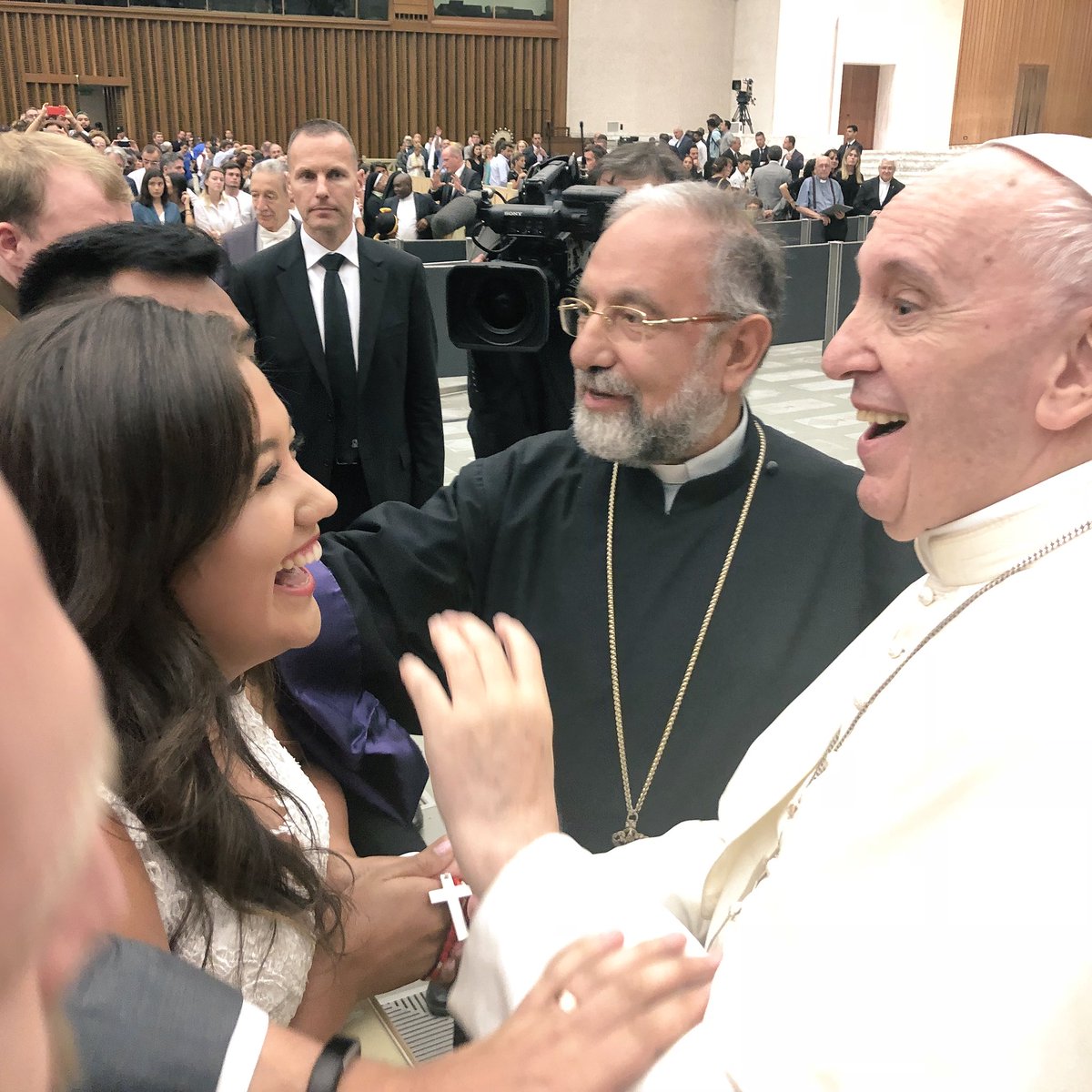 KaciJimenez_'s tweet photo. Me: “We love you, please pray for us! We pray for you” 

Ant: “I HAVE YOU ON MY SOCKS”

Pope: ....... *put hand on Ants head 

Pope (to Kaci): “Thank you, I need it” https://t.co/j9FDkbTQxp