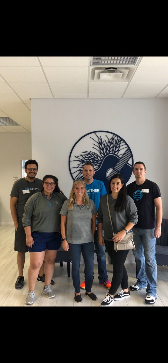 TonyTisone's tweet photo. There is no better feeling than coming together as one family to help make a difference within our communities. Today was another amazing day @HCFBSWFL and we look forward to visiting again!! @Bronson2017 @efrenfavela @CristySwink @One_FLA #ONEFLA #ATTGivesBack #fightinghunger https://t.co/QOE2PIbk4X