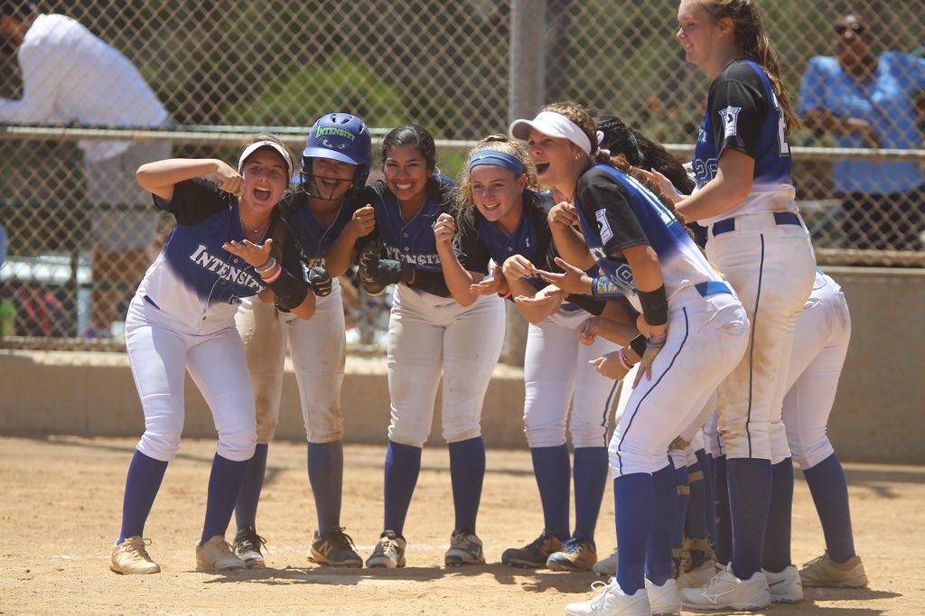 patricktakk's tweet image. Kassandra Machado Of #SEIntensity hits a massive solo HR to tie the score at 3-3 Against #TXBombers in #WinnersBracket matchup. @Socalsidelines #PGFNationals @PGFnetwork #14UPremier