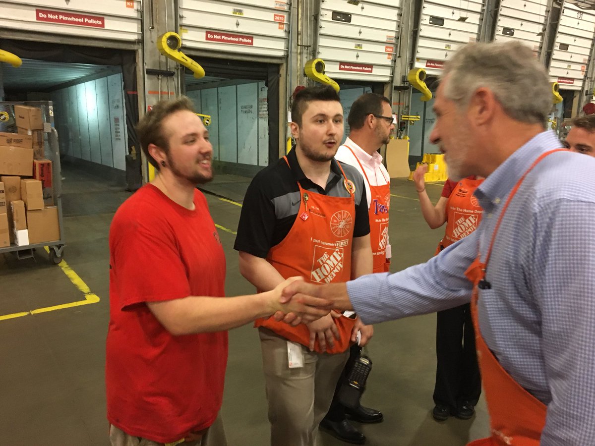 rdc5221's tweet image. #Vpvisit #recognition @amy_THD @LynnZTHD @MichelleTHD  @JoshG_THD @THD_Alexandra