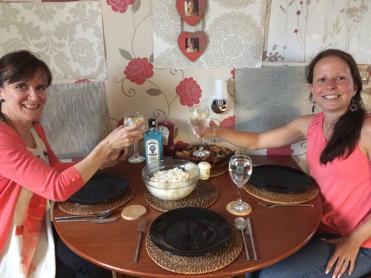 AmanyaDesign's tweet image. Marking the occasion of becoming my new boss! Thank you GMB for the gin 😀 #amanyadesign #designadventure #bigdreams #growglobal #buyyorkshire #newbeginnings