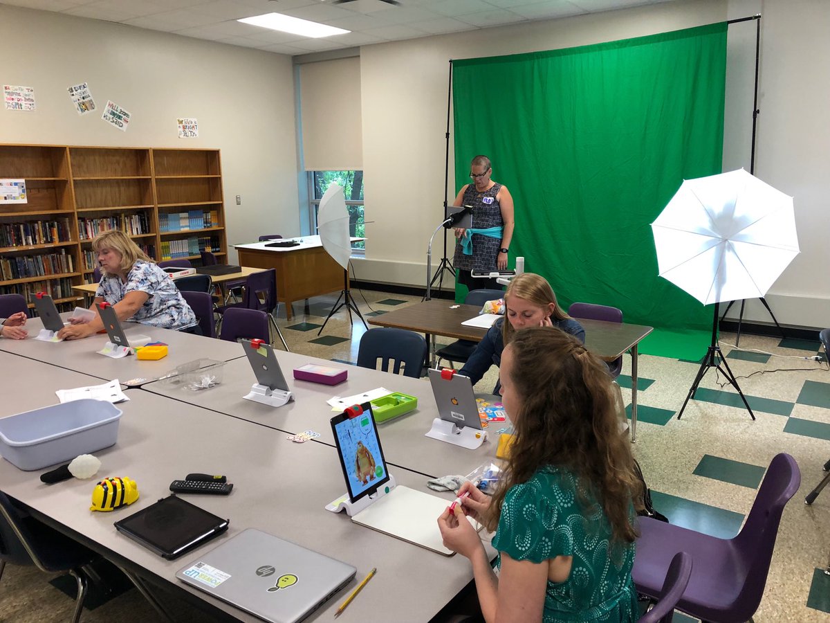 MxMileham's tweet photo. My Elem. #TechPlaydate session at #PowerUp18 was fun for ALL! #TeachersAtPlay! We had 2 special guests from #VHE ⁦there: my principal @mseidl2⁩ &amp; #teammate Sana K! My #techcoach pals TJ &amp; Stacy also dropped by to add to the fun! ⁦@mmsdtechcoaches⁩ ⁦@MMSDignite⁩ https://t.co/cR9XWIBilT