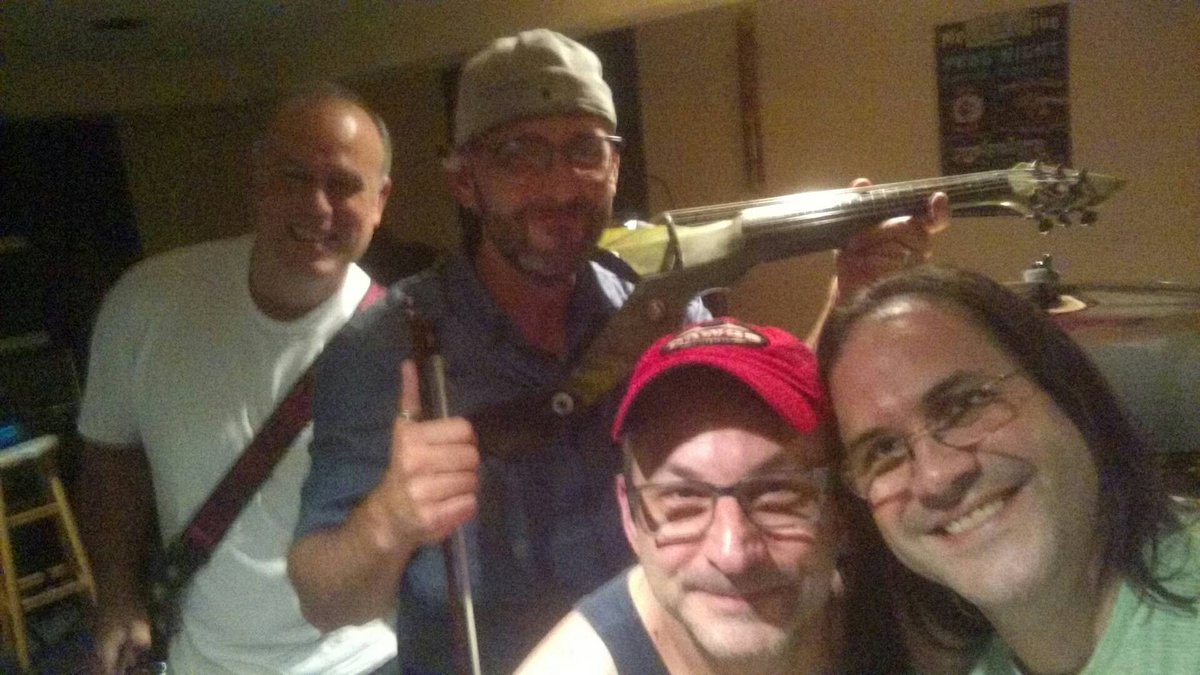 mysticrhythms2's tweet photo. Have we got a surprise for you. :) Dont miss this show...RUSH THRU TIME @paramountny Huntington, NY on Friday, Aug 24, 2018. Get your tickets TODAY at: https://t.co/ZdcMNwSDEG
.
.
.
#signals #rushsignals #geddylee $aleclifeson #neilpeart https://t.co/99q9zkwXRB