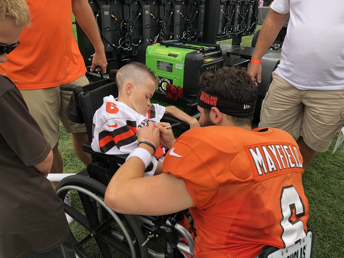 Browns's tweet image. Last fall, @bakermayfield spotted Bryce in the end zone pregame and ran to greet him. 

He came to camp today to see him as a Brown 🙂