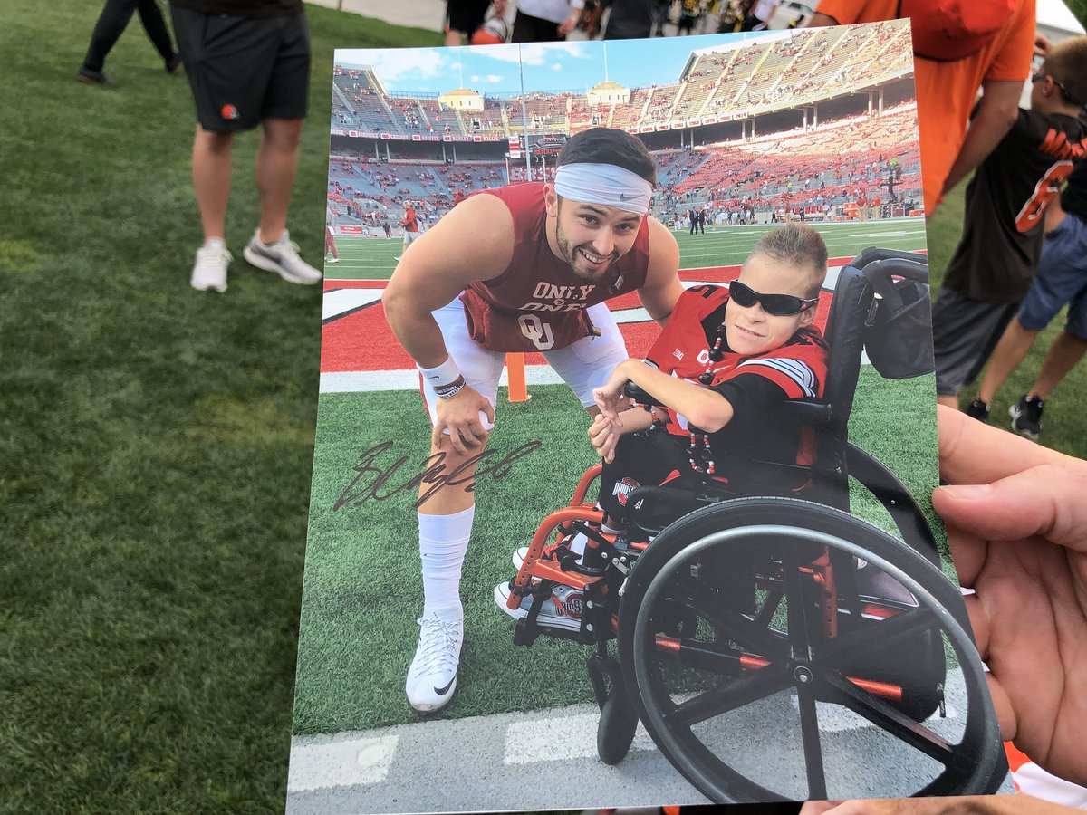 Browns's tweet image. Last fall, @bakermayfield spotted Bryce in the end zone pregame and ran to greet him. 

He came to camp today to see him as a Brown 🙂