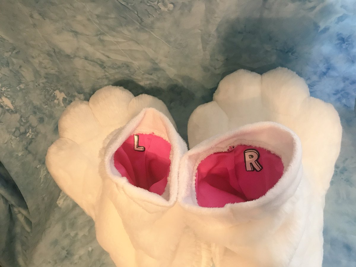 CuttleB0ne's tweet image. I used the wrong fur on some feet, but my mistake is your gain! Selling these indoor feet for $300 + shipping. US Men’s size 11-12. Made with white super seal/beaver and pink minky pawpads, so it’s easy to match. Need them gone ASAP! DM if interested. RTs appreciated!