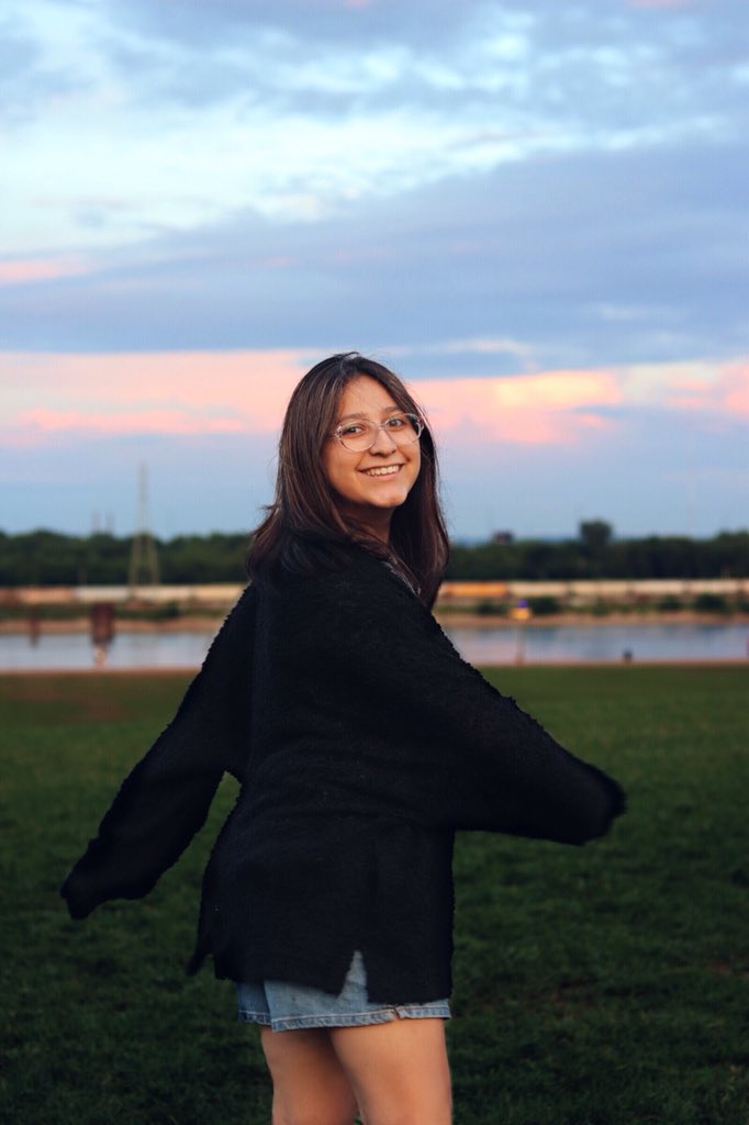 valch_'s tweet image. yes, my friends are hot.