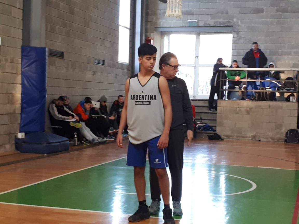 EnebaArgentina's tweet photo. Presencia ilustre en el quinto día del Curso de Entrenador Superior. Expone Rubén Magnano luego de un gran recibimiento de sus colegas en San Miguel. https://t.co/xO0IDDNehM