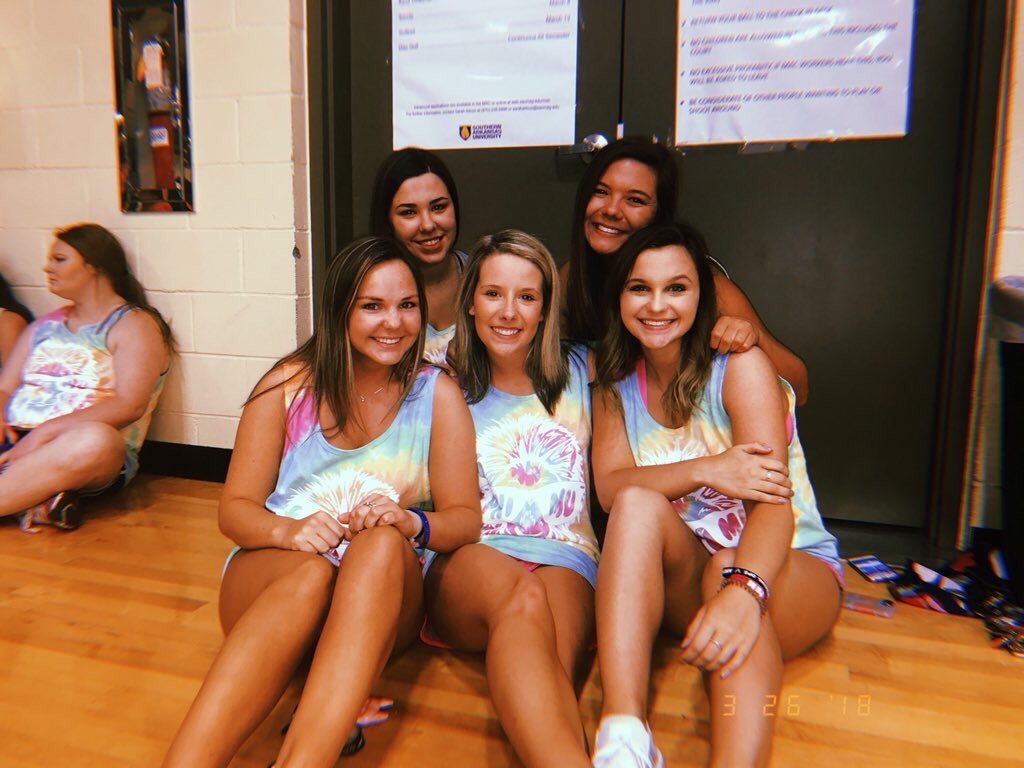 sauphimu's tweet photo. happy #nationalgirlfriendsday to all our girl gangs out there✊🏼🌟💗 https://t.co/jgfyVHB6Qx
