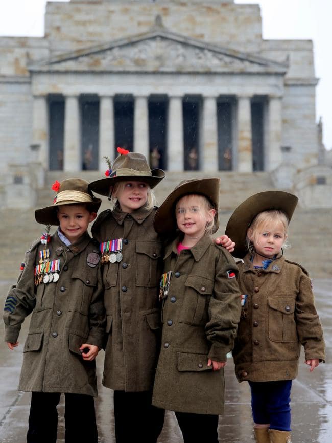 @ShrineMelbourne Cousins Riley Gilbert, Bella Doughty, Grace Doughty and Kaitlyn Gilbert at the front of #TheShrineOfRemembrance #ANZACDay 1915 - ddoughty.com
