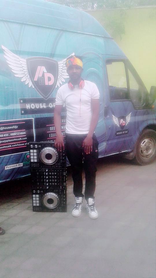 HouseOfDjs3's tweet photo. DM me or call 08091131947 for DJ service abd professional sound system. we are the fastest growing Disc Jockey company on Lagos Island https://t.co/jthvEAKG89