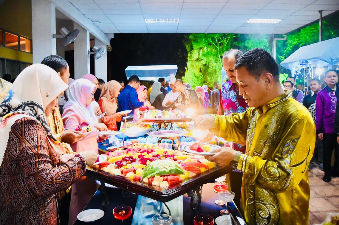 Jasamu dikenang. Setinggi-tinggi penghargaan buat Panglima Logistik Barat <a href="/RMN_HQWNL/">Markas Logistik Barat</a> selaku YDP Wisma Samudera yg akan bertukar ke <a href="/hqenl/">HQENL</a>. Terima kasih di atas sumbangan yg telah dicurahkan selama ini. Semoga terus maju.

<a href="/tldm_rasmi/">Royal Malaysian Navy</a> 
<a href="/MPA_Barat/">HQ Western Fleet</a> 
<a href="/MkPLTLDM/">RMN HQ LNB Official</a>