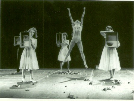 arbaletedanza's tweet photo. 1998 la compagnia di #danza Arbalete #Genova era a #inteatrofestival #Polverigi https://t.co/3Bk3R7PObm
#danzaememoria https://t.co/eGXtYGGJdk