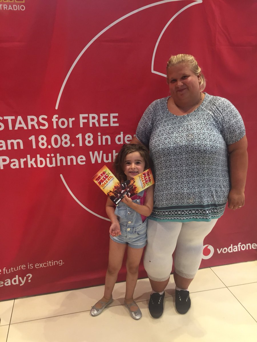 1046RTL's tweet photo. Die glücklichen Gewinner der #samsungticketparty 🙌
#starsforfree2018 #sff #wuhlheide #berlin #vodafone https://t.co/rsriLFX09s
