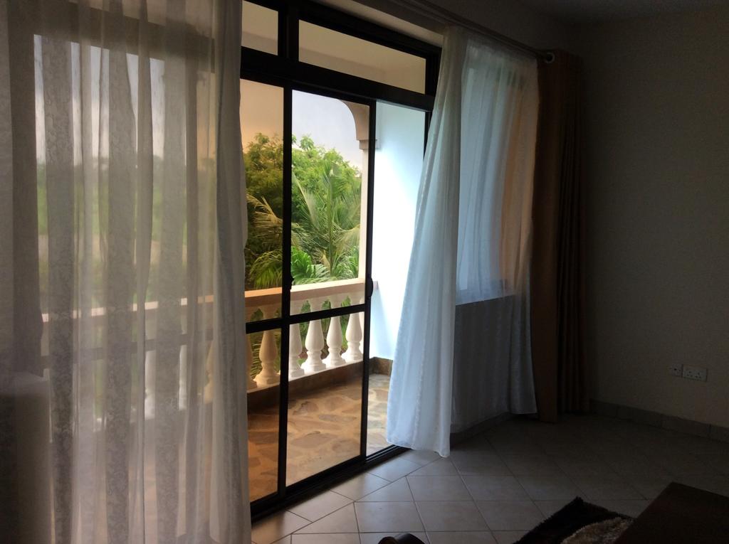 goldfishpr's tweet photo. PSST! @HPuksen #Diani coastal holidayhomes are reporting full bookings for Christmas. We found a surprise offer at https://t.co/JksNRIfRTA with #galugardens #bluewaterresort and #sunsetvilla. We bid well didn't we? https://t.co/bGt8IkCxJi