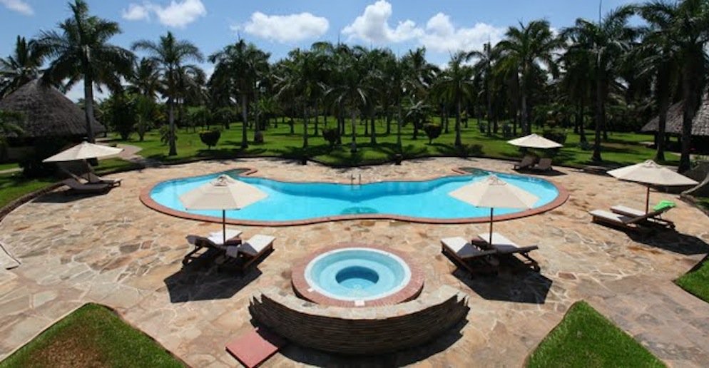goldfishpr's tweet photo. PSST! @HPuksen #Diani coastal holidayhomes are reporting full bookings for Christmas. We found a surprise offer at https://t.co/JksNRIfRTA with #galugardens #bluewaterresort and #sunsetvilla. We bid well didn't we? https://t.co/bGt8IkCxJi
