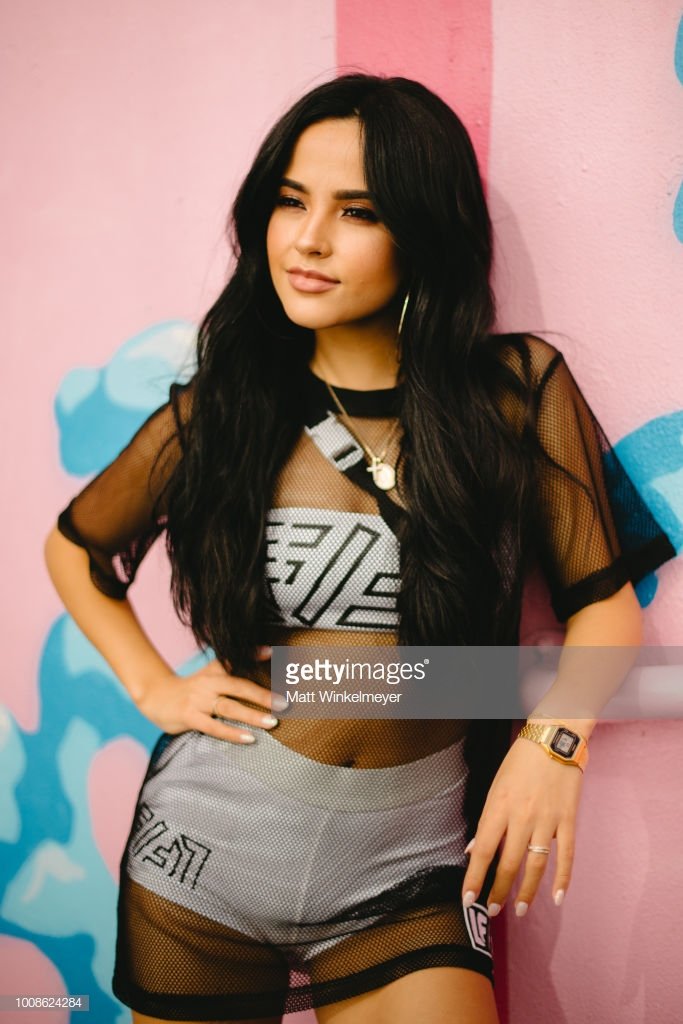 dulaligomezg's tweet photo. Becky G ontem #MegaPoolParty https://t.co/06aKTlqEoP