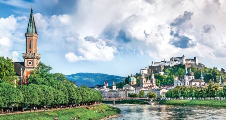 Navegar por el #Danubio es descubrir ciudades que inspiraron cuentos de hadas, castillos, arquitectura impresionante, maravillas naturales y una rica historia. <a href="/UniworldCruises/">Uniworld Cruises</a> bit.ly/2KIjDJI