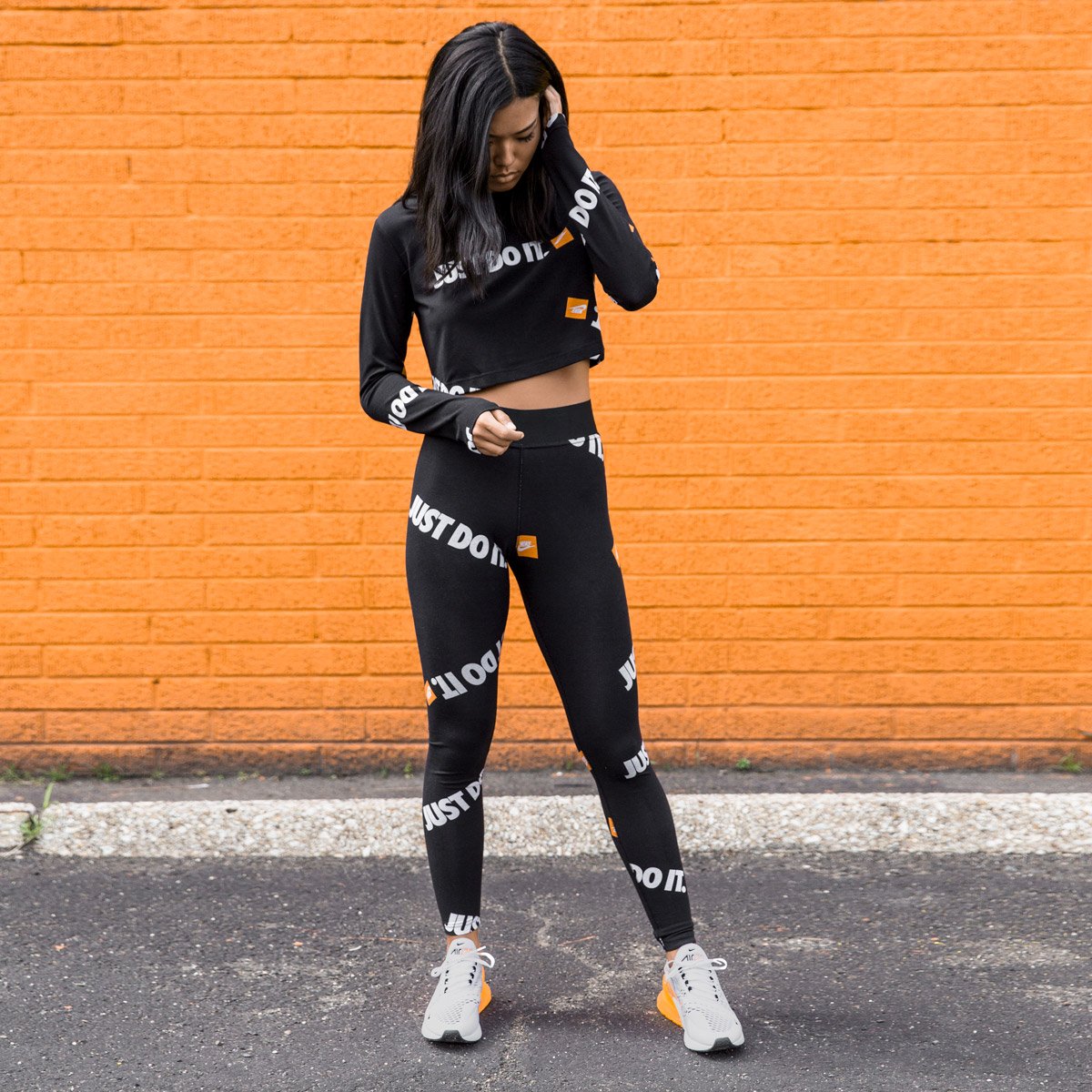 Pesimista Pacífico Navidad SNIPES_USA on Twitter: "@Nike “Just Do It” Anniversary High-Waisted Leggings  can be matched with any other apparel items in the collection or worn by  itself. Long Sleeve Crop Top perfect for casual