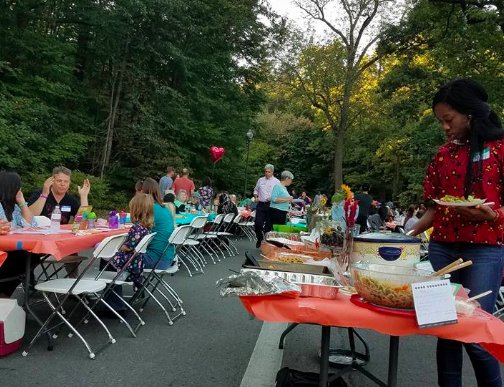 LouTimeBank's tweet image. Timebankers! On Sunday, Aug. 12, we will have a kombucha workshop (4:30pm) followed by our monthly potluck (5:30pm) off of Newcut Road. Interested? want to join the Timebank? Email dcphillips822@yahoo.com or sign up here: signupgenius.com/go/9040d4ea9ae…