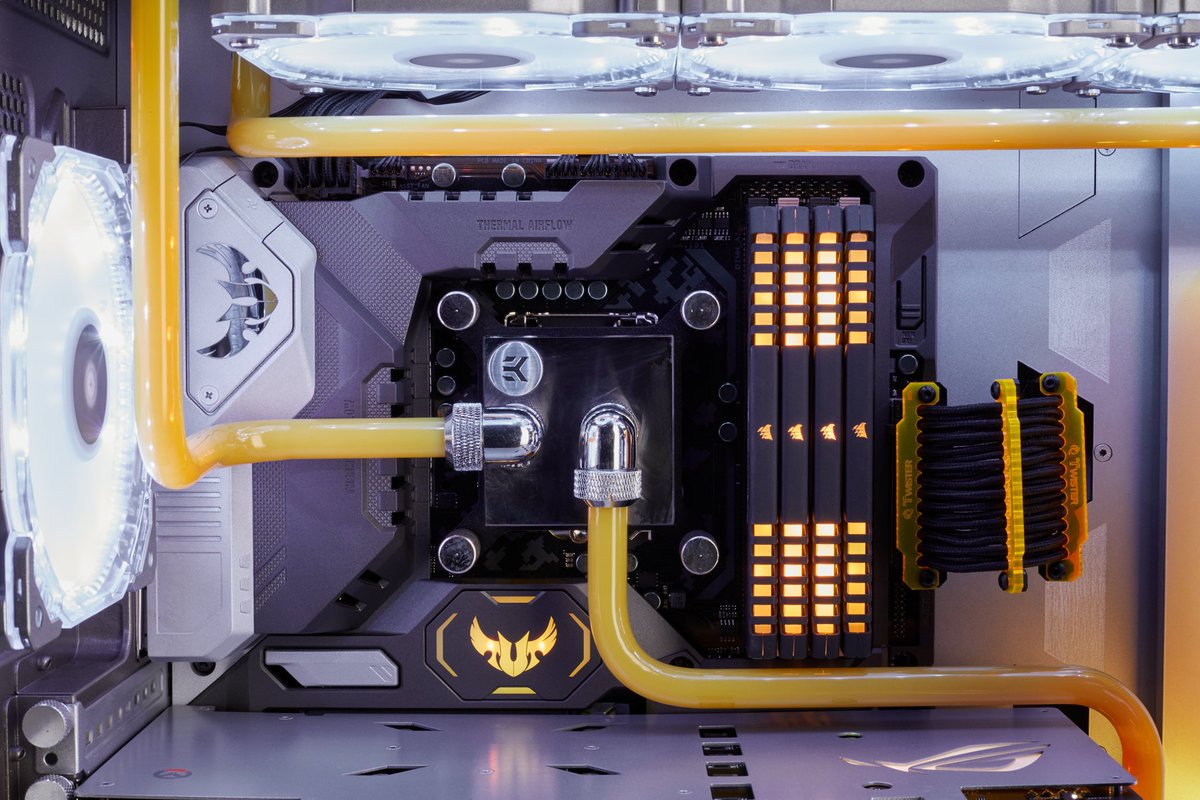 CORSAIR's tweet photo. Take a closer look at this earth-shattering Reinhardt build from our 780T designed by Daniel B.

Vote for your favorite OW mod: https://t.co/zlqBgKY6et #TheWorldNeedsModders https://t.co/dFbZg33qhq