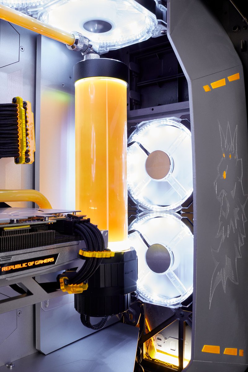 CORSAIR's tweet photo. Take a closer look at this earth-shattering Reinhardt build from our 780T designed by Daniel B.

Vote for your favorite OW mod: https://t.co/zlqBgKY6et #TheWorldNeedsModders https://t.co/dFbZg33qhq
