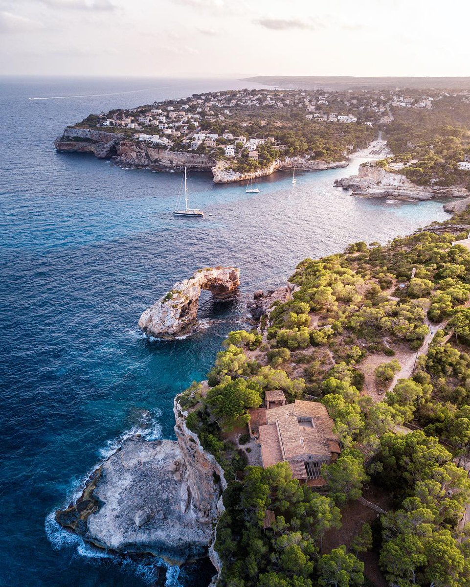 meliapalmabay's tweet photo. On his first (real) time to #Mallorca, Sam from #ZuckerAndSpiceTravel was very impressed with the size of the island, and the huge contrast between the mountain villages and the sandy, southern beaches. Can you choose only one?
https://t.co/VHpoB0UueF
#ExploringMallorca #Travel https://t.co/tPcGKAex4L