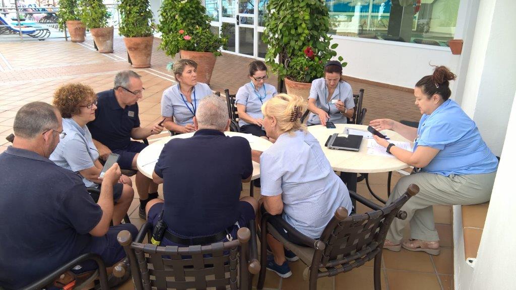 Alexandra997755's tweet photo. #RecyclingCampaing โป๏ธweek continues #SaharaSunset #first #team #greencompetition. #RaiseAwareness #fun with the #Plastic calculator & #quiz @InmaLoriteSSC shared her #environmental knowledge @diamondresorts @Green_Hotelier #EUdpoints #LifeAtDiamond #recycling @Silvia_AGP https://t.co/ZhOZF6hMur