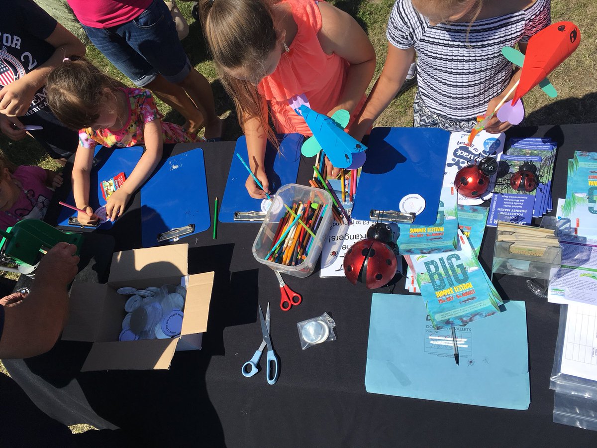 UpontheDowns's tweet image. A good day in #Dover making badges and giving out greengang and summer programmes. uponthedowns.org.uk/Home.aspx download links if you haven’t got one! @Skillhorizons @KentRAG @the_ash_project @WCCPnews events to come!