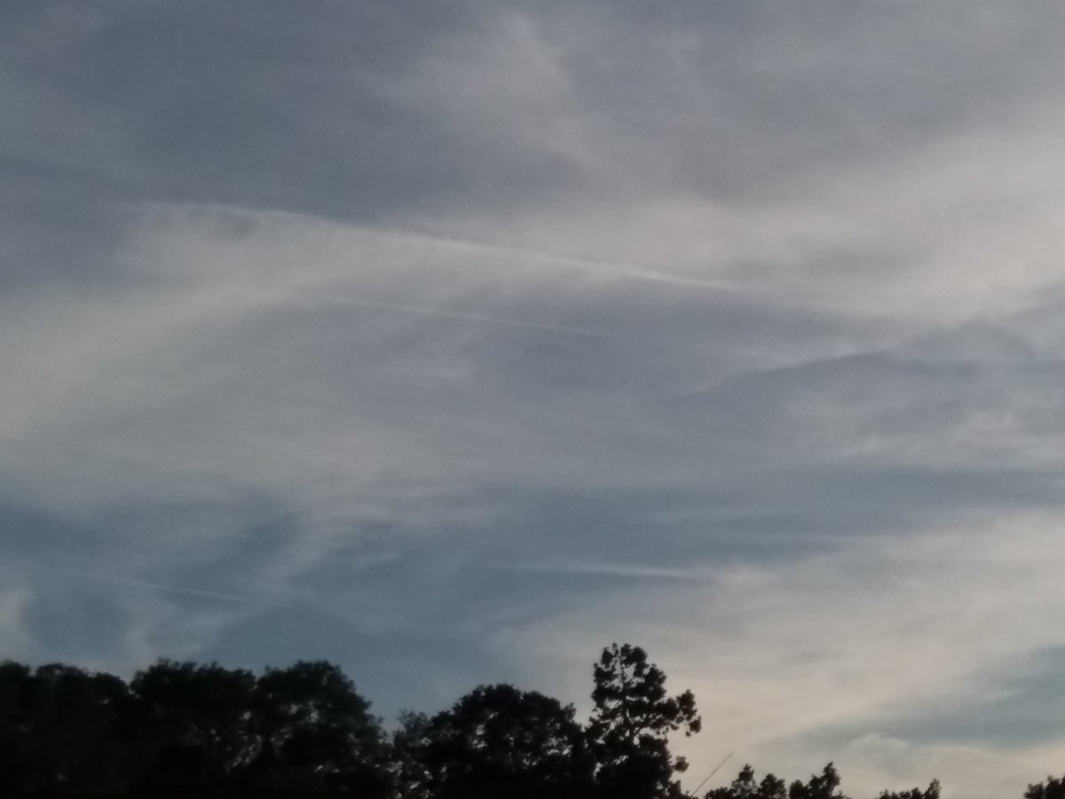 Purley area 19:36 

Strange formations again? 

Of course it's #ClimateEngineering 
✈💨🌫☠

Research the below: 
#SRM #WEATHERMODIFICATION #ALUMINIUM #SULPHURICACID #GEOENGINEERING #Opchemtrails #particles #NANOPARTICLES #CloudSeeding #WeatherWarfare #WEDONOTCONSENT