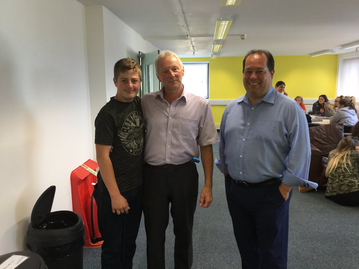 Visit to the #FitandFed project at <a href="/3gsdevtrust/">The 3Gs Dev Trust</a>  in #Gurnos tonight. Excellent initiative by @MerthyrHousing tackling holiday hunger and supporting healthy living. Also great to see the first class refurbishment work carried out on 3gs building by <a href="/MerthyrVH/">Merthyr Valleys Homes</a>