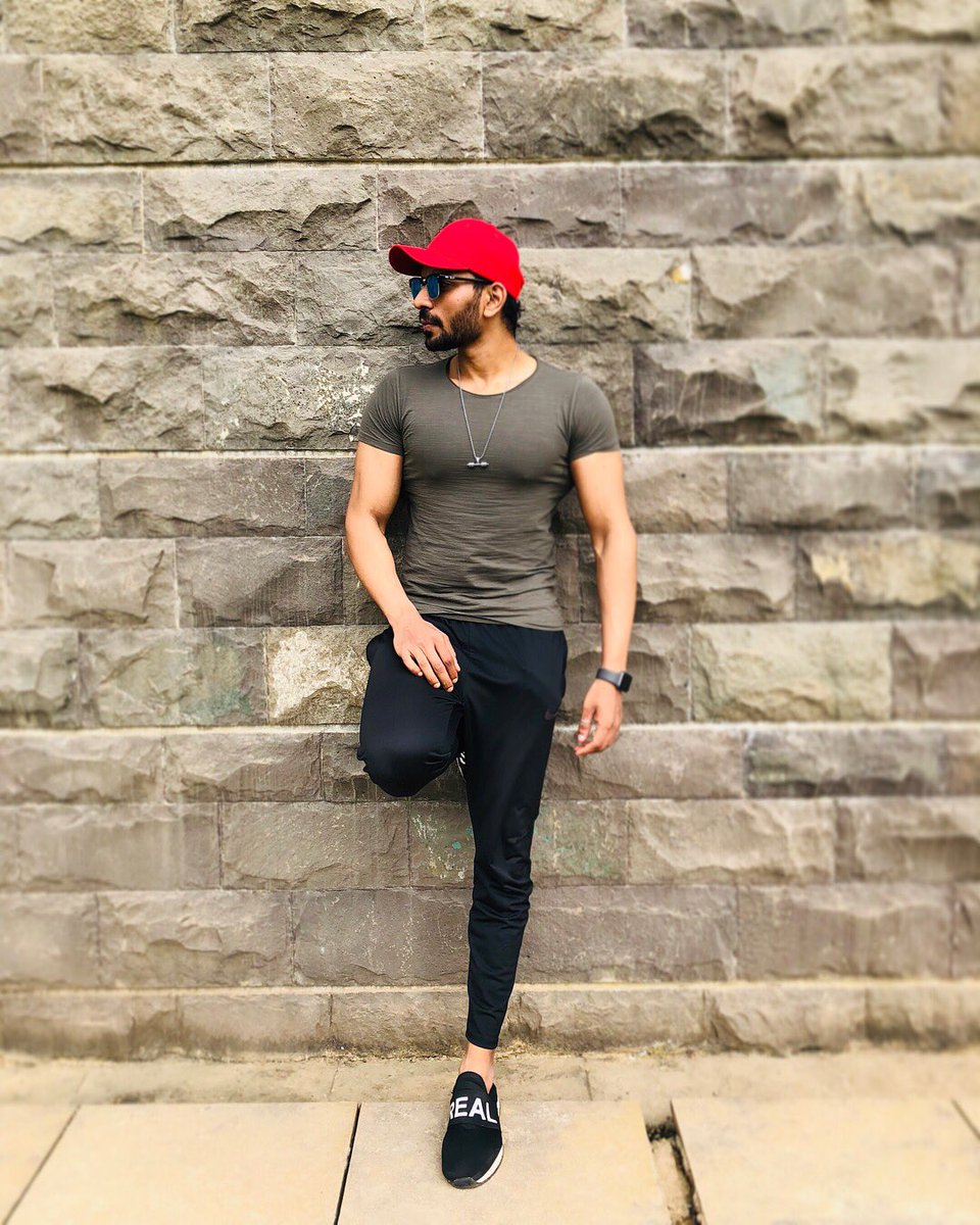 Ginieeln's tweet image. Hawt 🔥 #Beard #Chiseled #LeanMachine #Swag