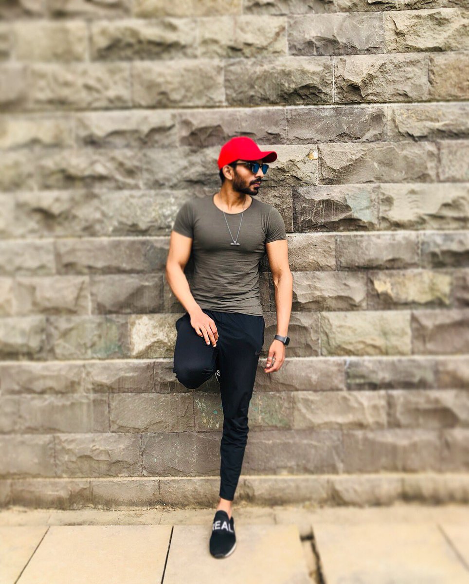 Ginieeln's tweet image. Hawt 🔥 #Beard #Chiseled #LeanMachine #Swag