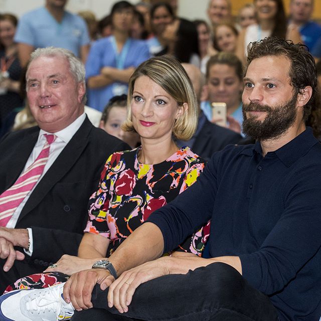 nurplj's tweet photo. Más fotos de Jamie😍 junto a su familia hoy durante el evento👏 Gracias por callar bocas con tú gran corazón😘 Siendo un gran ejemplo a seguir y una apoyo incondicional para muchas familias ❤️ #NIPancreaticCancer  #JamieDornan #NIPac https://t.co/y5iqjUZAzy