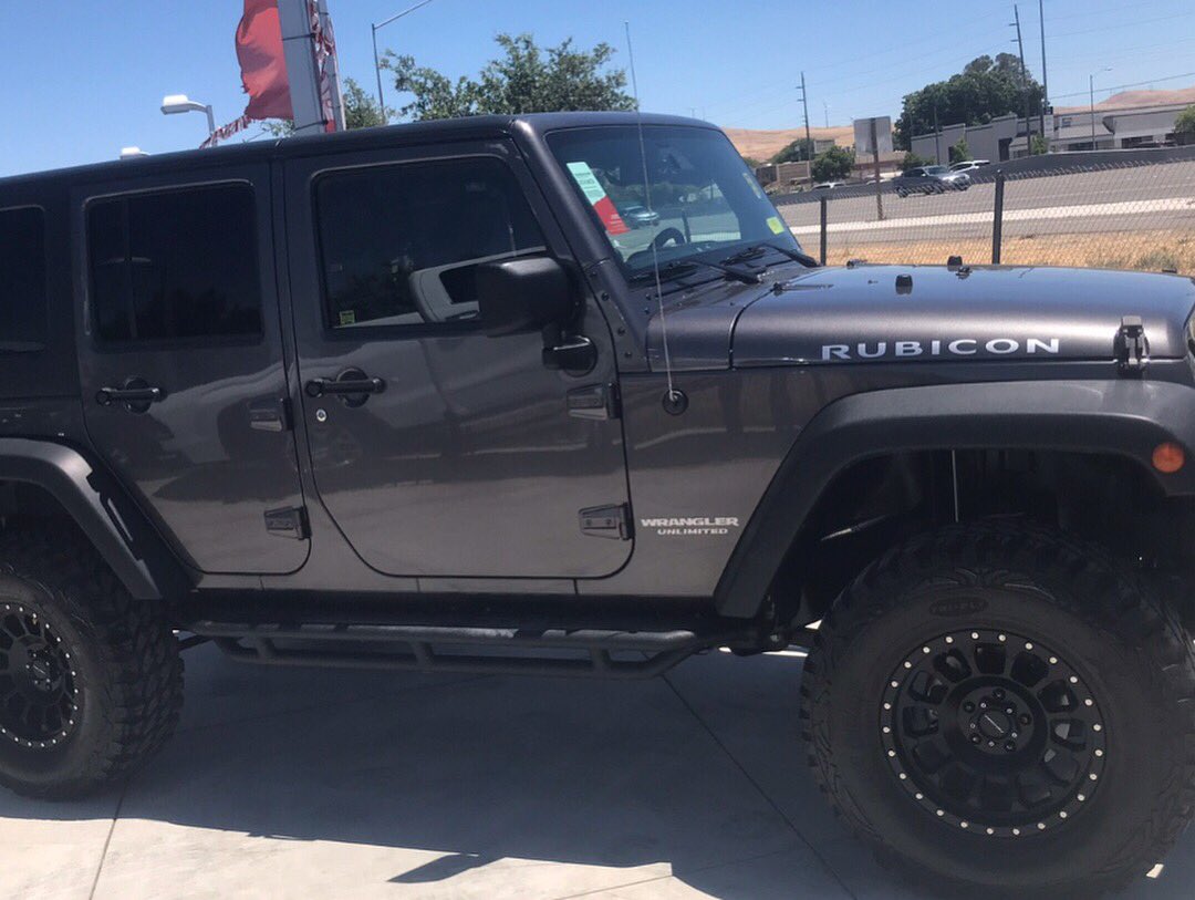 First big girl purchase & im absolutely in love 😻 #goodbyeliftedtruck #helloliftedjeep #iloveyou #jeepwranglerrubicon