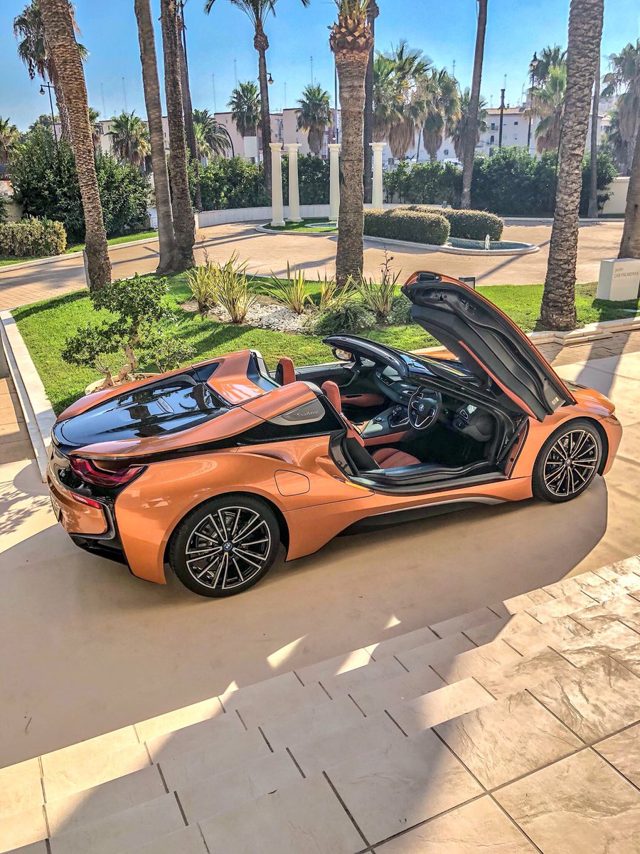 Enjoying a lovely night with <a href="/BMW_UK/">BMW UK</a> 🇪🇸 Excited to drive this pretty thing tomorrow 😍 #i8Roadster